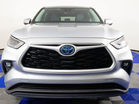 Used 2023 Toyota Highlander LE image 2