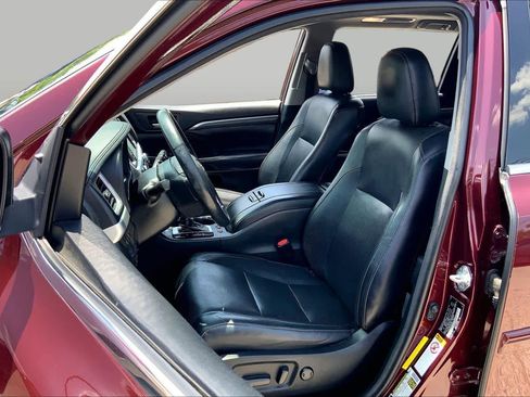 Used 2018 Toyota Highlander Limited Platinum AWD/4WD image 8