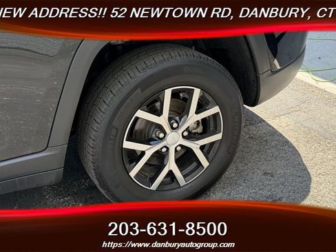 Used 2025 Jeep Grand Cherokee Limited AWD/4WD image 10