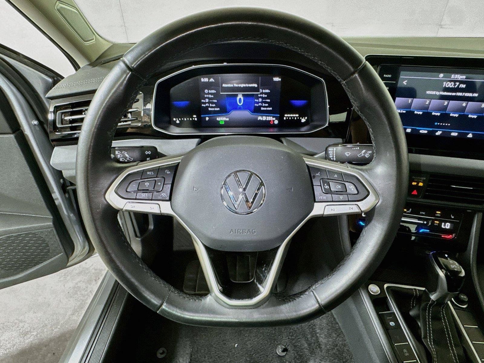 Used 2025 Volkswagen Jetta SE FWD image 9