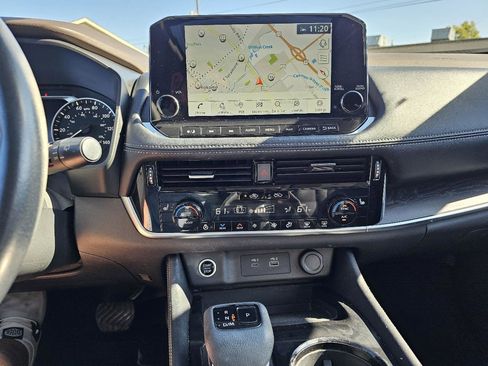 Used 2021 Nissan Rogue SL w/ Premium Package image 17