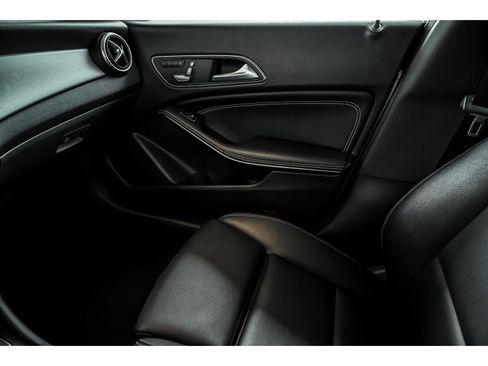 Used 2018 Mercedes-Benz CLA 250 image 24