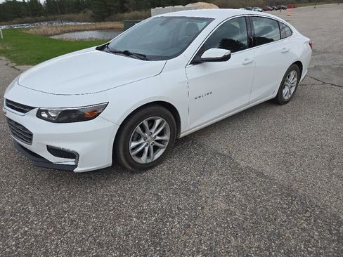 Used 2017 Chevrolet Malibu LT FWD image 1