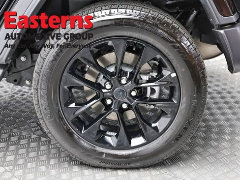 Used 2025 Jeep Wrangler Unlimited Sahara AWD/4WD image 8