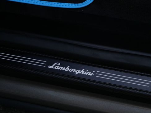 Used 2023 Lamborghini Urus Performante AWD/4WD image 29