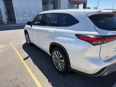 Used 2021 Toyota Highlander Platinum AWD/4WD image 5