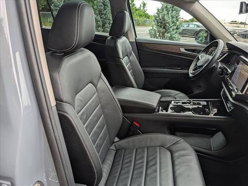 Certified 2025 Volkswagen Atlas SEL AWD/4WD image 12