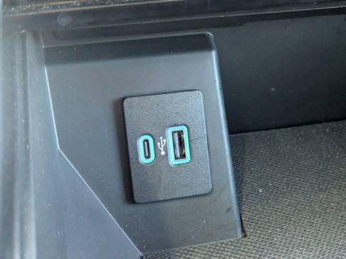 Used 2023 Ford F150 Lariat image 19