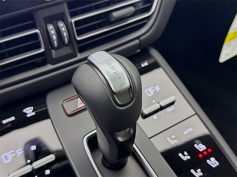 New 2025 Porsche Macan image 21