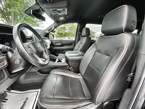 Used 2023 Chevrolet Suburban Premier AWD/4WD image 19