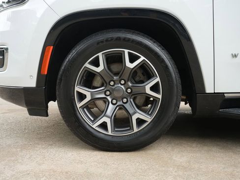 Used 2024 Jeep Wagoneer Series III AWD/4WD image 28