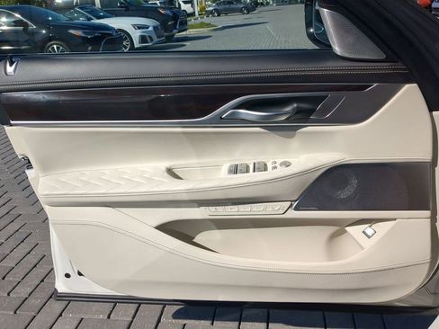 Used 2021 BMW ALPINA B7 xDrive image 32