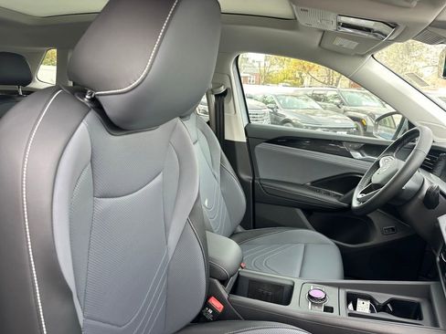 New 2025 Volkswagen Tiguan SE image 24