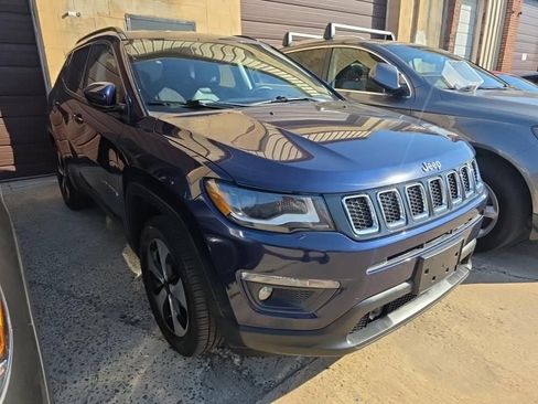 Used 2017 Jeep Compass Latitude w/ Popular Equipment Group AWD/4WD image 3