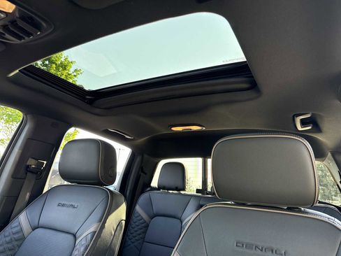 Used 2023 GMC Canyon Denali AWD/4WD image 5