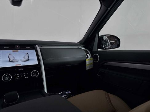 New 2026 Land Rover Discovery Limited Edition image 24