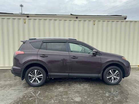 Used 2017 Toyota RAV4 XLE FWD image 2