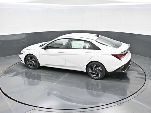 Certified 2025 Hyundai Elantra SEL FWD image 25