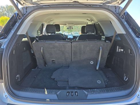 Used 2023 Ford Explorer Limited image 16