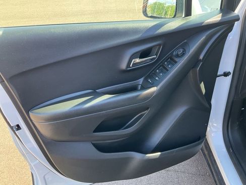 Used 2022 Chevrolet Trax LT w/ Driver Confidence Package image 12