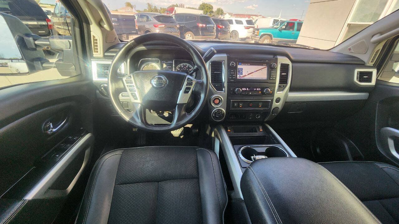 Used 2018 Nissan Titan PRO-4X AWD/4WD image 14