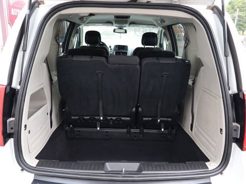 Used 2019 Dodge Grand Caravan SE w/ UConnect Hands-Free Group FWD image 4