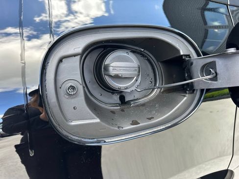 Used 2026 Porsche Macan AWD/4WD image 40