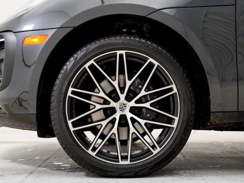 Used 2025 Porsche Macan image 28