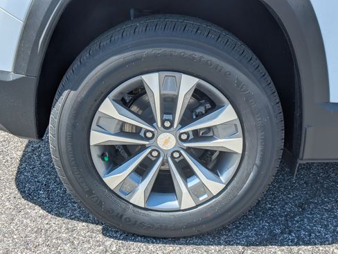 New 2026 Chevrolet Equinox LT FWD image 9