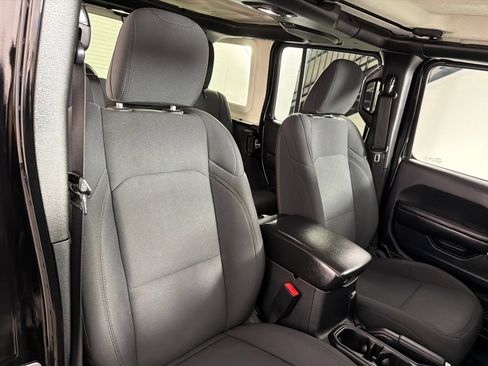 Used 2018 Jeep Wrangler Unlimited Sport S AWD/4WD image 25