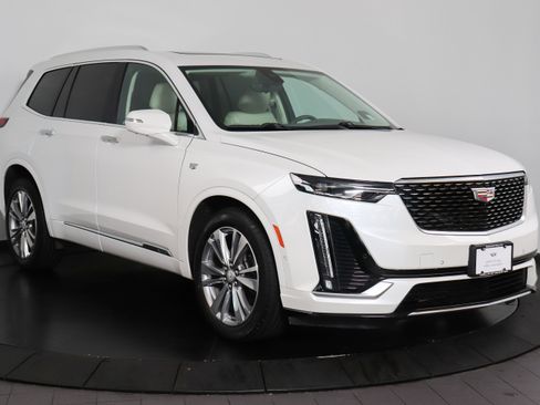 Used 2024 Cadillac XT6 Premium Luxury w/ Technology Package AWD/4WD image 10