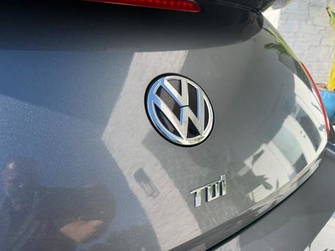 Used 2013 Volkswagen Beetle TDI FWD image 13