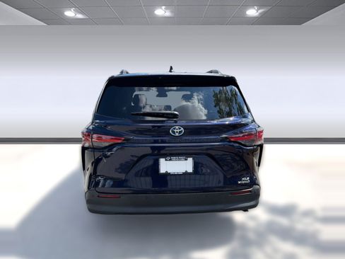 Used 2021 Toyota Sienna XLE FWD image 10