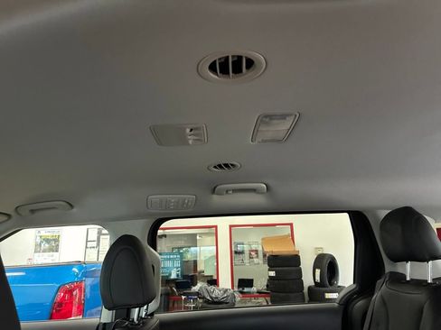 Used 2023 Kia Carnival LX FWD image 26