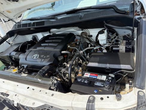 Used 2013 Toyota Tundra 2WD CrewMax w/ Tow Pkg image 29