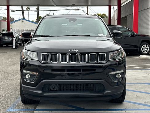 Used 2020 Jeep Compass Latitude w/ Cold Weather Group AWD/4WD image 9