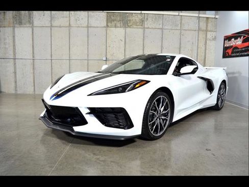 Used 2025 Chevrolet Corvette Stingray Preferred Cpe w/ Z51 Performance Package RWD image 4