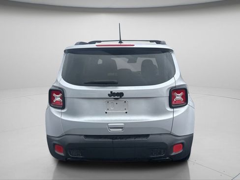 Used 2018 Jeep Renegade Altitude image 5