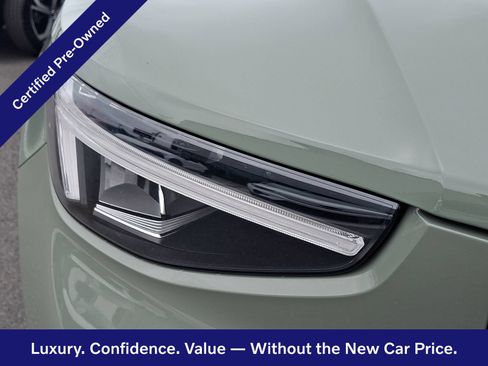 Certified 2025 Volvo XC40 B5 Plus AWD/4WD image 10
