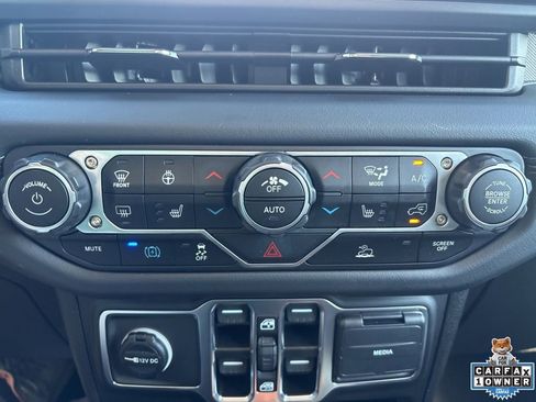 Used 2025 Jeep Wrangler Unlimited Sahara AWD/4WD image 4