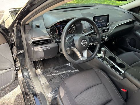 Used 2025 Nissan Altima 2.5 SV FWD image 29