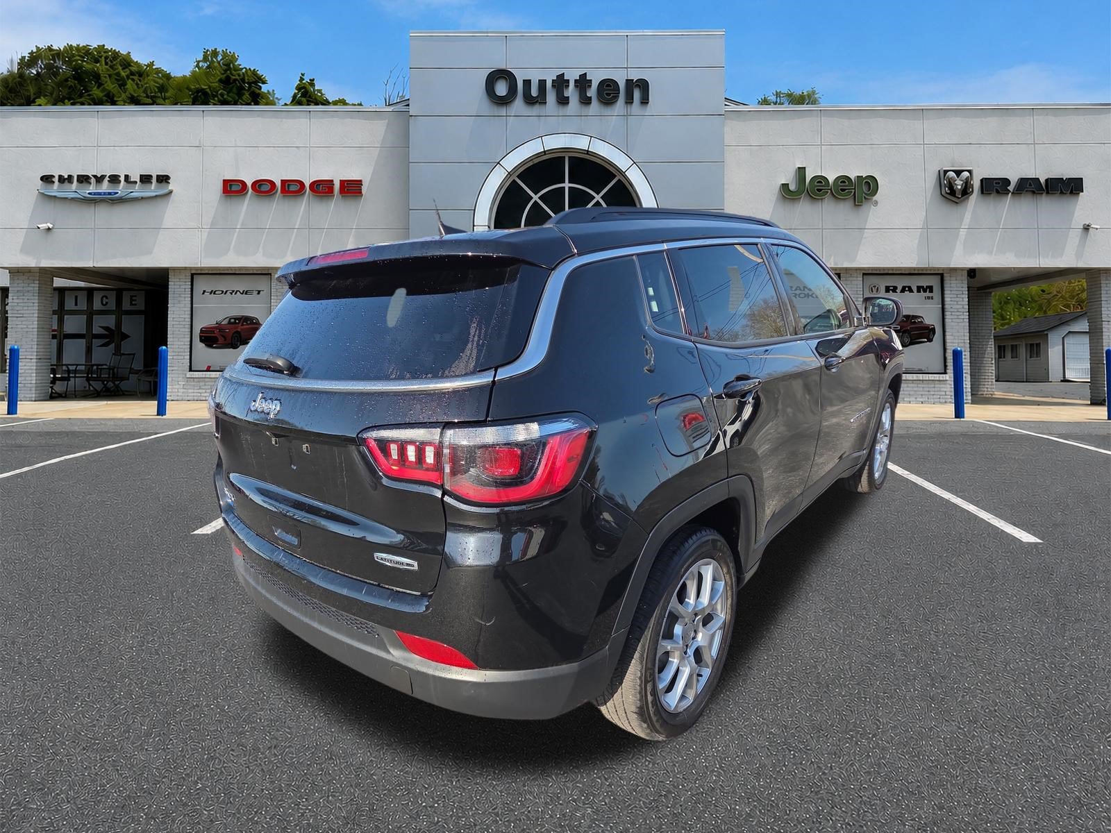 Certified 2022 Jeep Compass Latitude AWD/4WD image 4