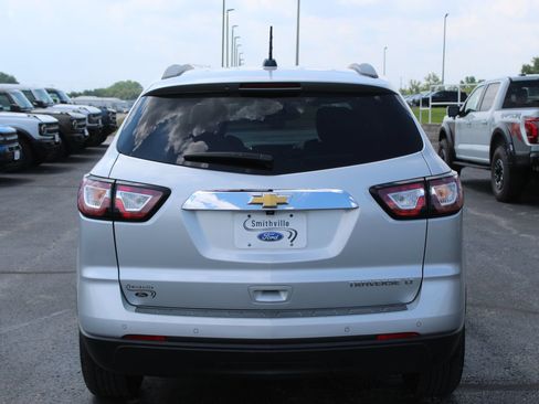 Used 2016 Chevrolet Traverse LT FWD image 4