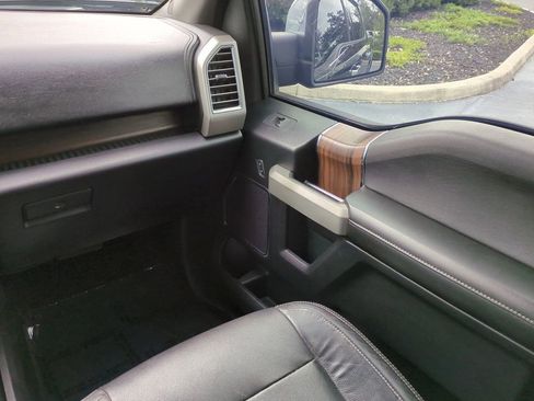 Used 2015 Ford F150 Lariat image 17