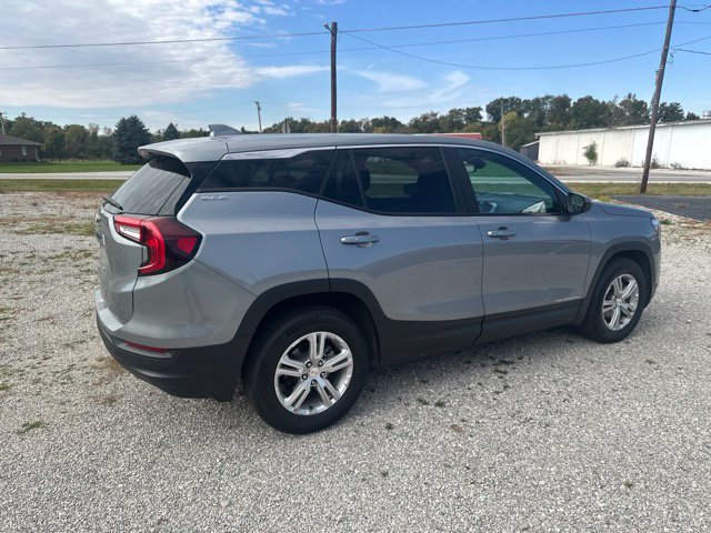 Used 2024 GMC Terrain SLE FWD image 3