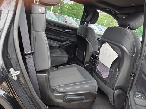 Used 2025 Jeep Grand Cherokee L Laredo RWD image 15