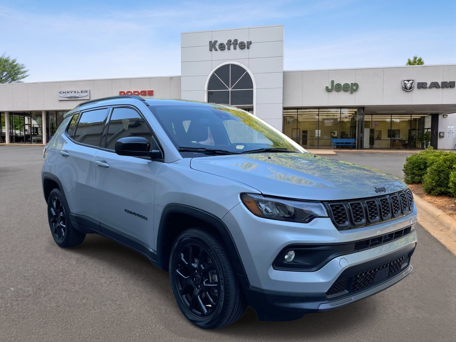 Used 2026 Jeep Compass Latitude AWD/4WD image 3