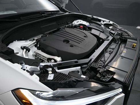 New 2026 Volvo XC60 B5 Core image 38
