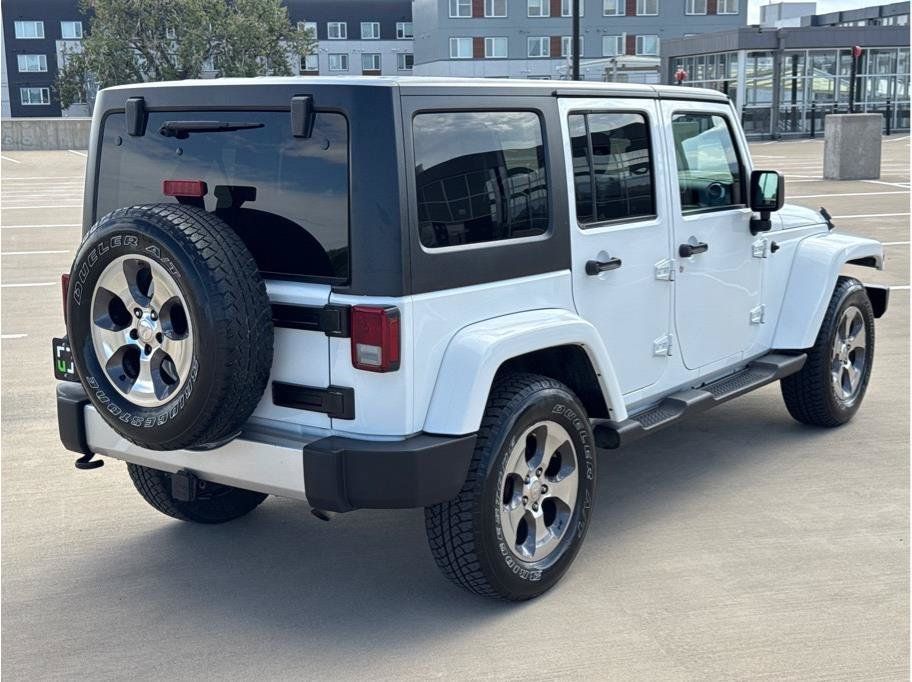 Used 2017 Jeep Wrangler Unlimited Sahara w/ Connectivity Group AWD/4WD image 8