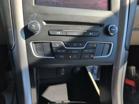 Used 2017 Ford Fusion SE w/ Fusion SE Technology Package image 17